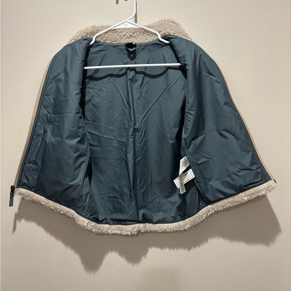 Patagonia Kids’ Retro X Fleece Vest in Natural, Youth Size Medium Outdoors - Picture 4 of 11